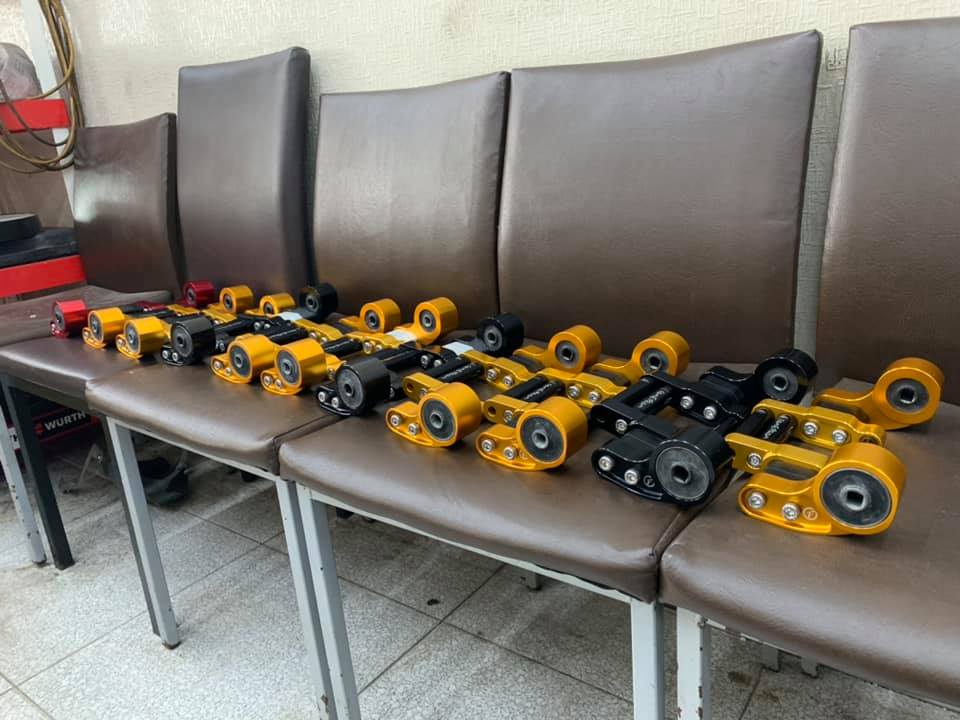 吉峰車業 - 1-5代 bws bwsr gtr CNC引擎吊架。 視覺美觀。 強化剛性。 操控上升。...