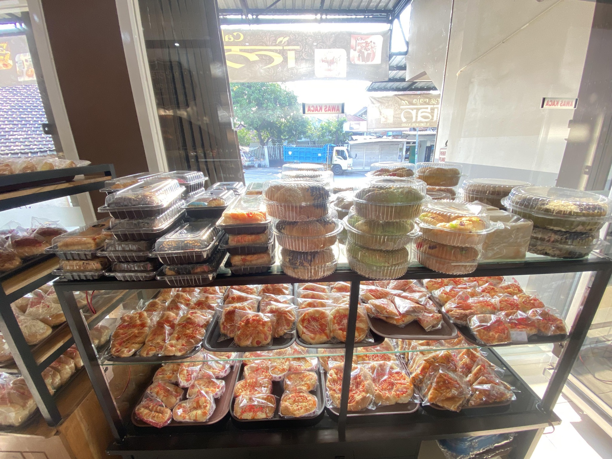 Ready roti asin nya 🥰 Hub: WA :... - Ummi Bakery & Cake | Facebook