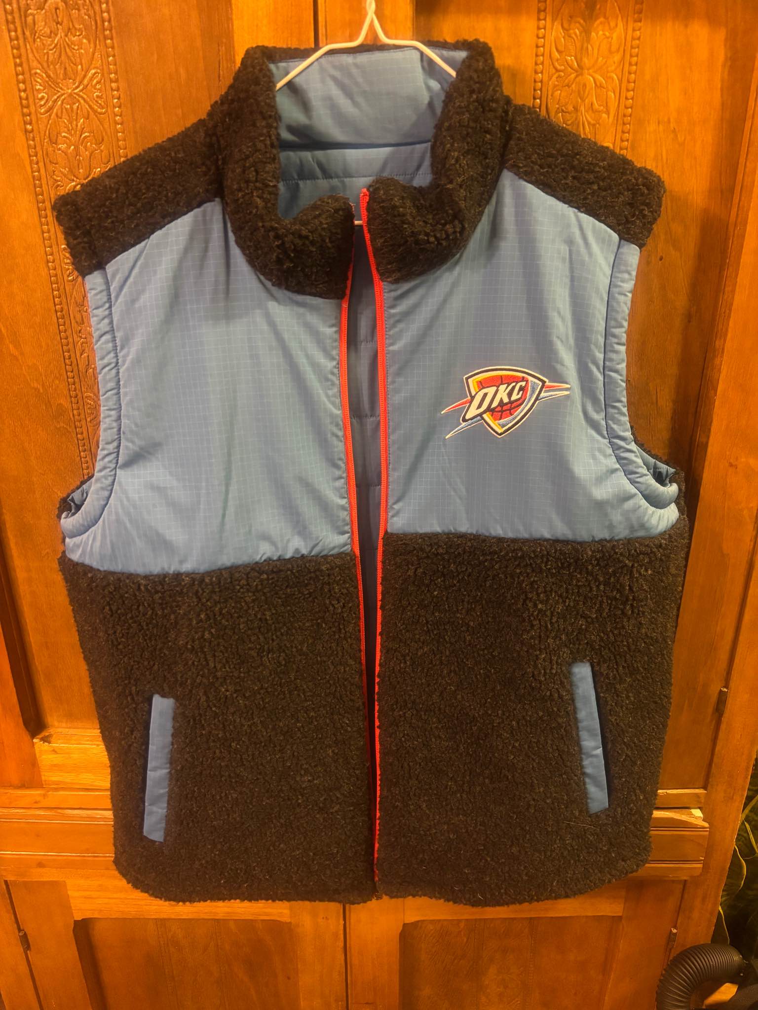 Reversible OKC Thunder Vest Size Large - Vests - Calumet, Oklahoma 