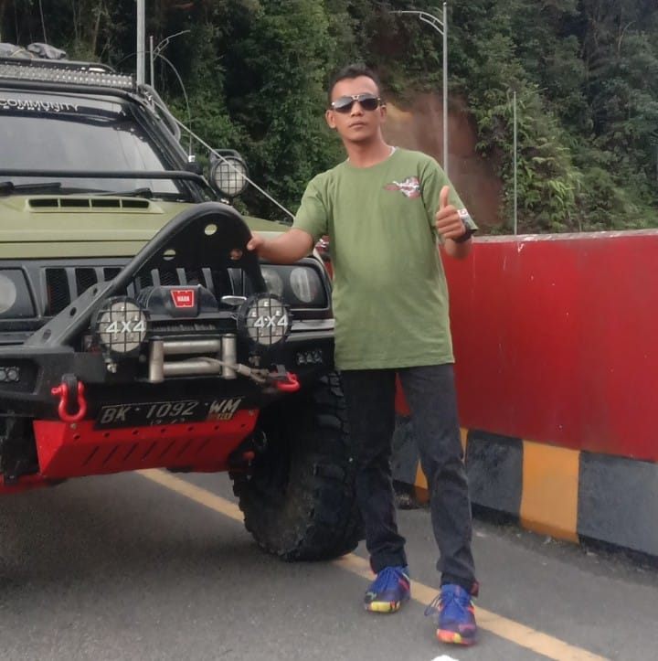 Tiny Jimny, big attitude 🇮🇩 American Sidekick's little brother eating ...