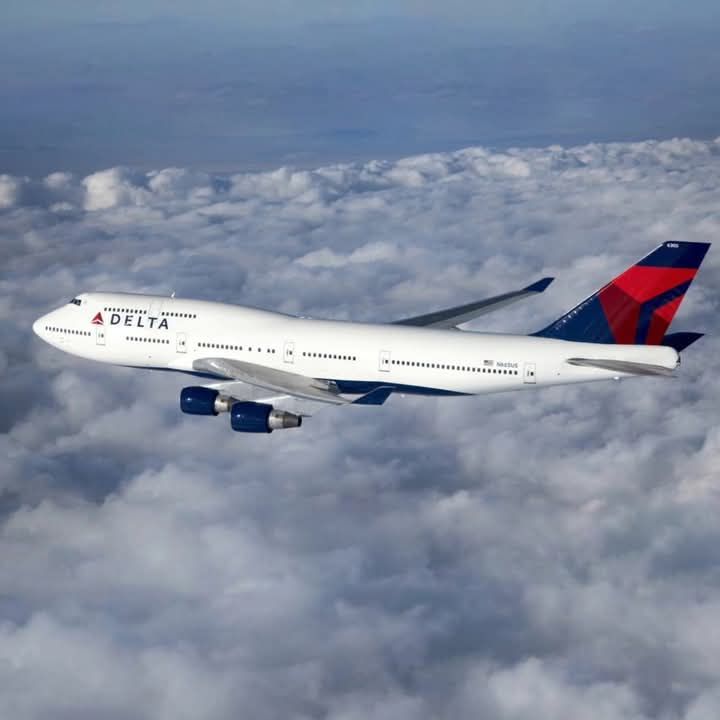 Alerta - El primer Boeing 747-400 que entregó el fabricante ...