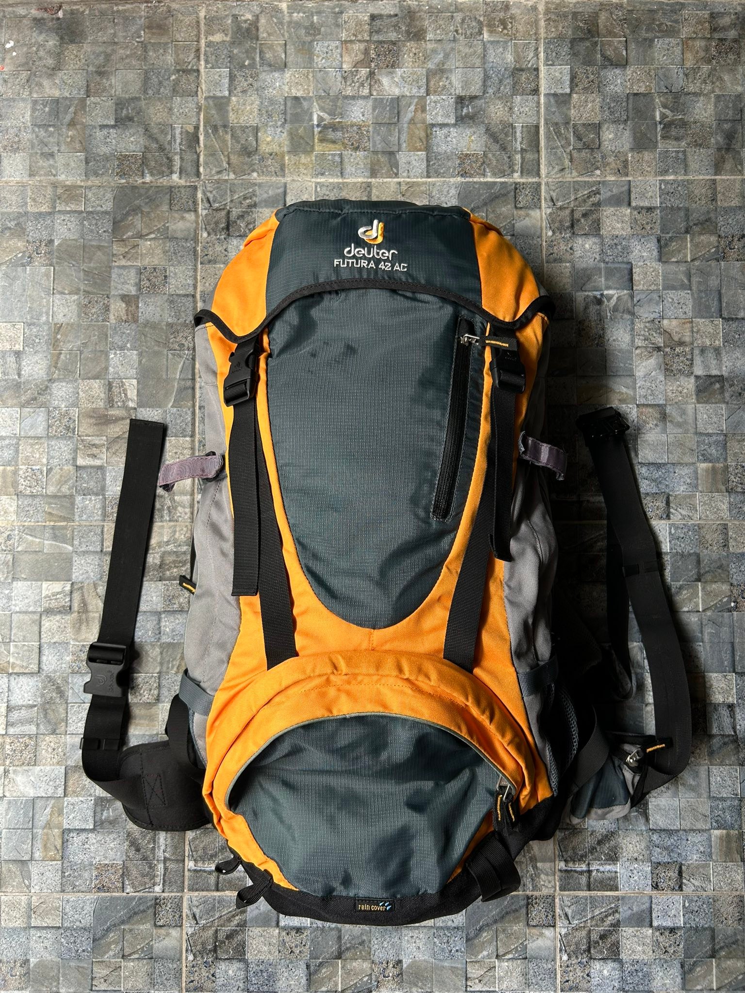 Deuter Futura 42 AC hiking backpack bnew condition gagamitin 