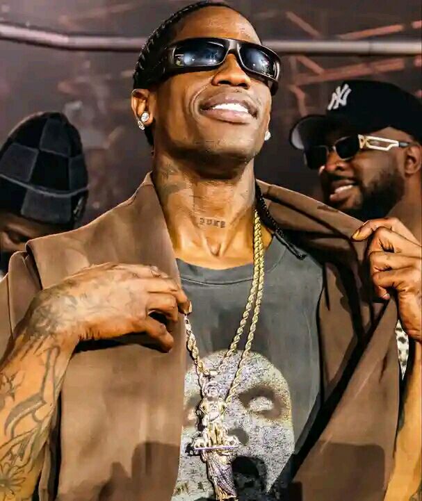 Travis Scott wearing a retro Tokyo Verdy shirt at the basketball