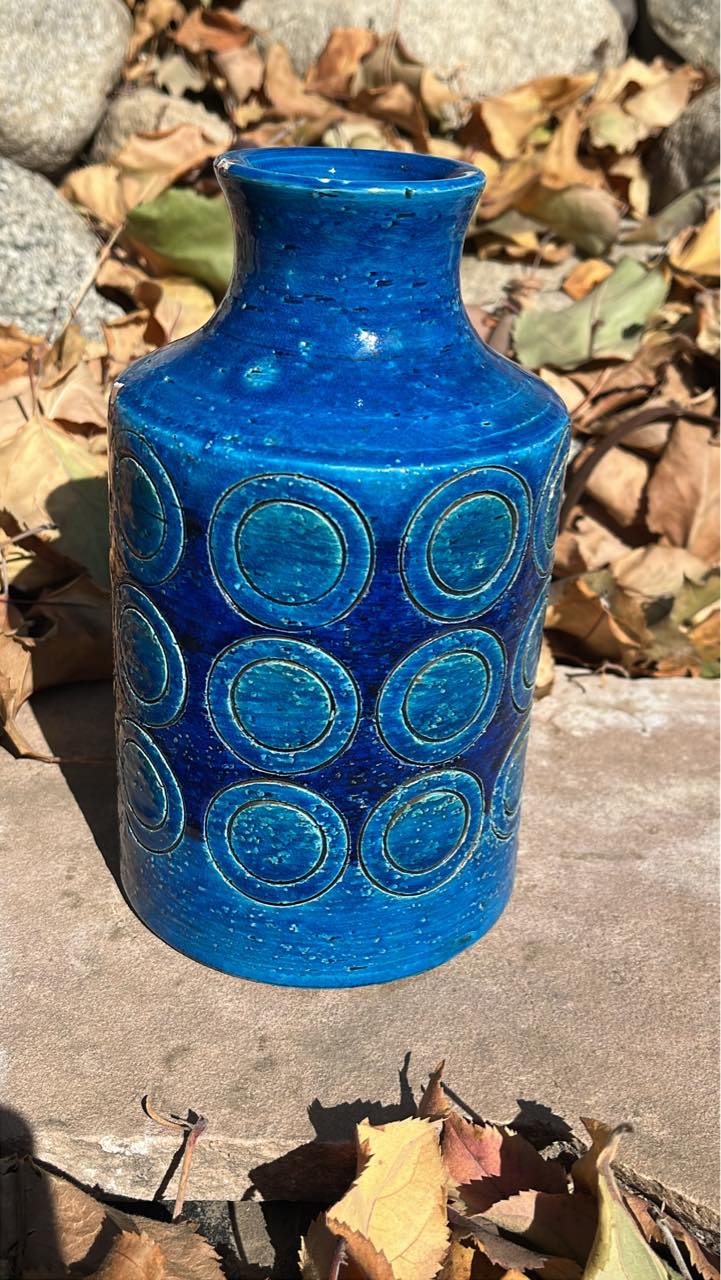 Is this a Bitossi vase?