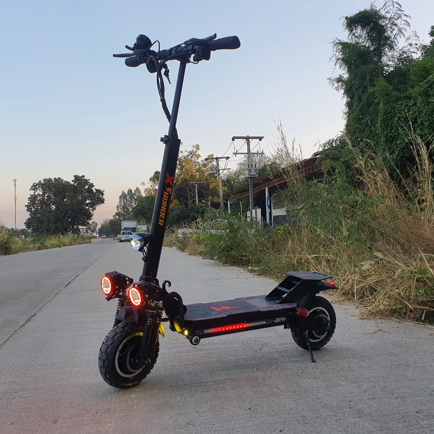 📢 สกู๊ตเตอร์ไฟฟ้า 2 มอเตอร์ รุ่น x 2000 Thunder ️ความเร็วสูงสุด 57 ...