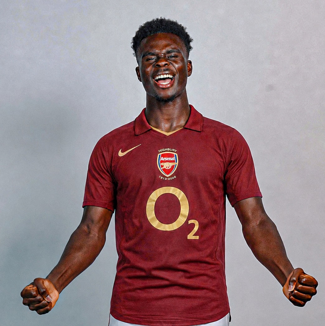 ウェア Asenal 2005  Bukayo Saka in the famous Arsenal 2005/06 home shirt. My favourite