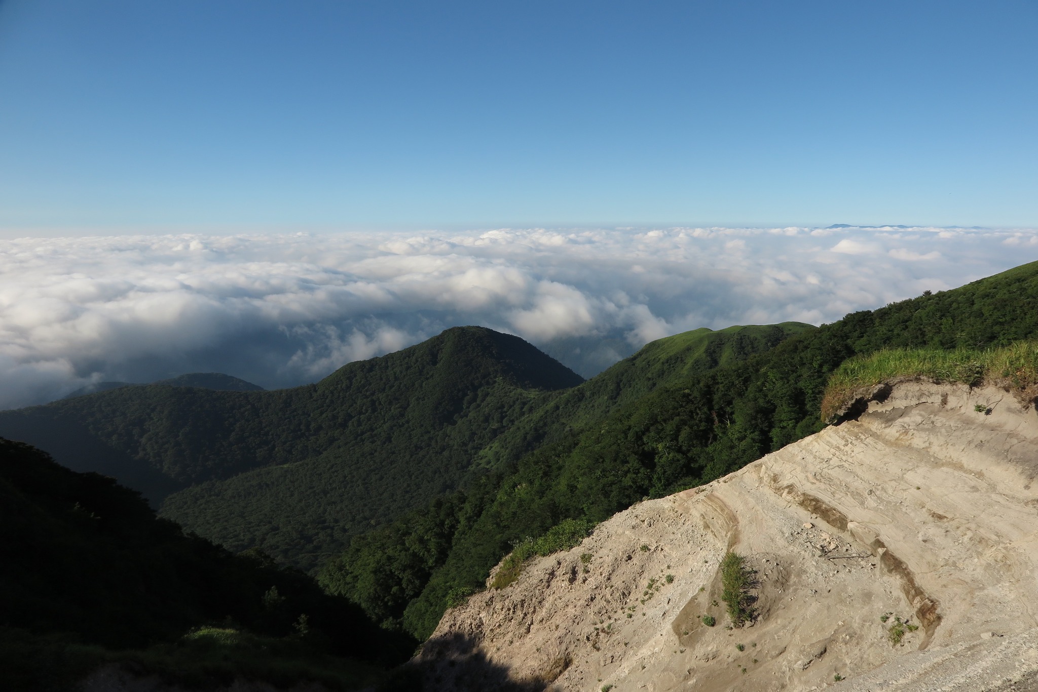夏の雲海 山は時々はっとする光景を見せてくれる 三瓶山の四方を埋める雲... - Tadashi Nakamura | Facebook