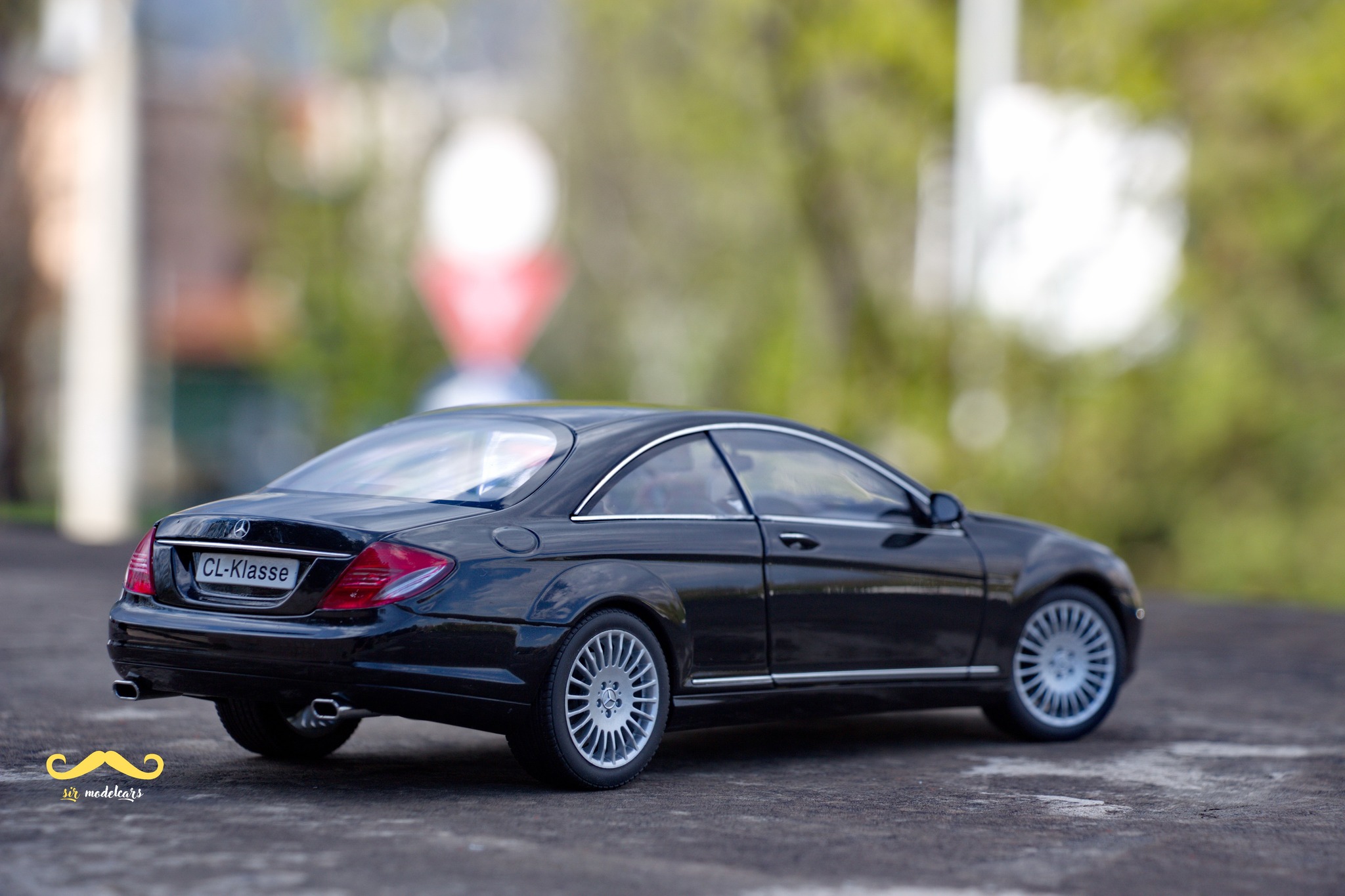 267. Mercedes Benz CL-Class CL Coupe 2006 Black - AUTOart / 1:18