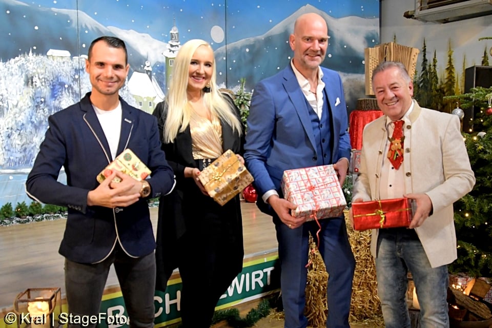 StageFoto - Beim finalen Dreh für den „Weihnachtsstadl“ von und mit ...