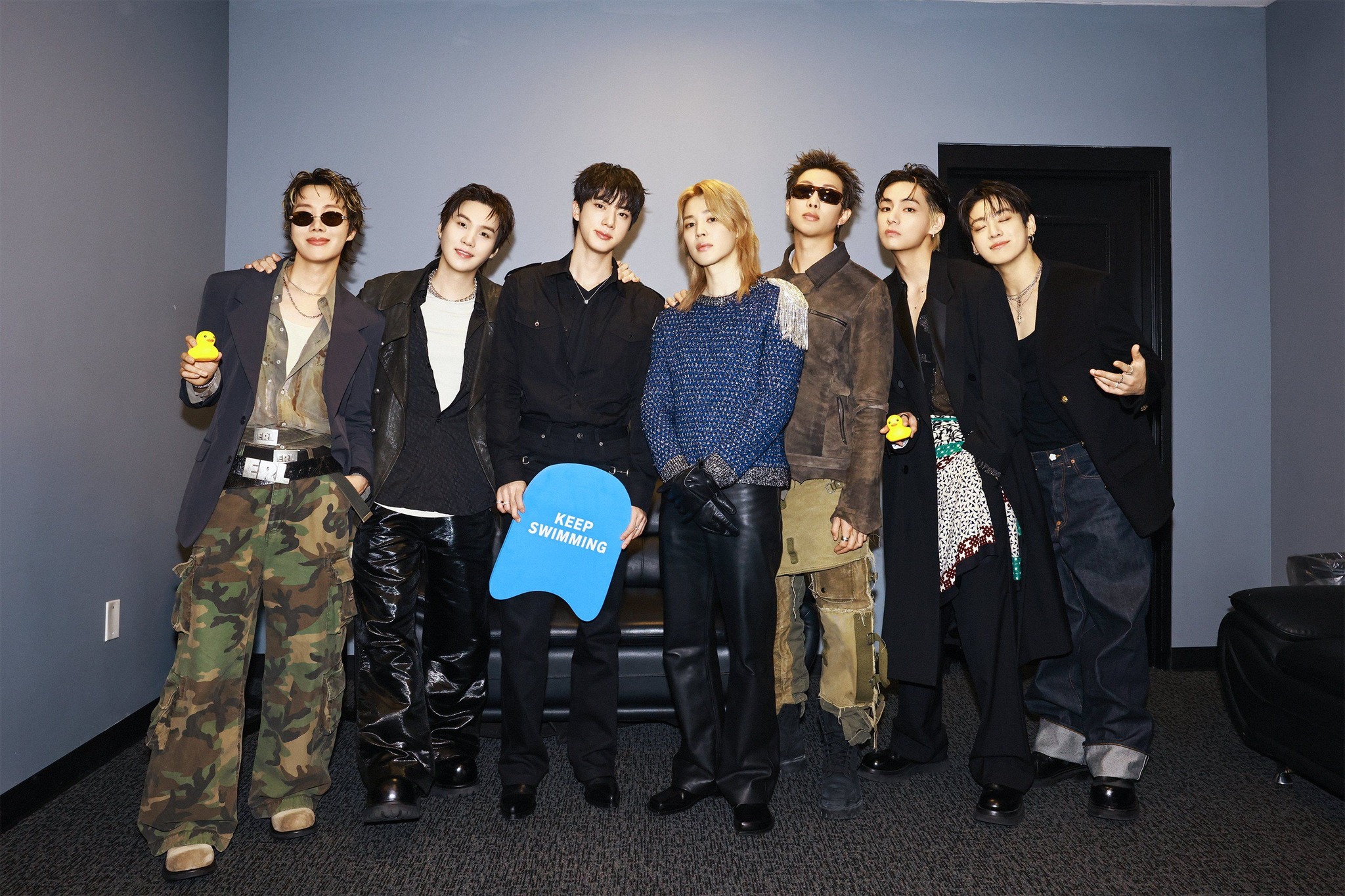 BTS Twitter Update] 260525 BTS at the AMAs Artist of the Year