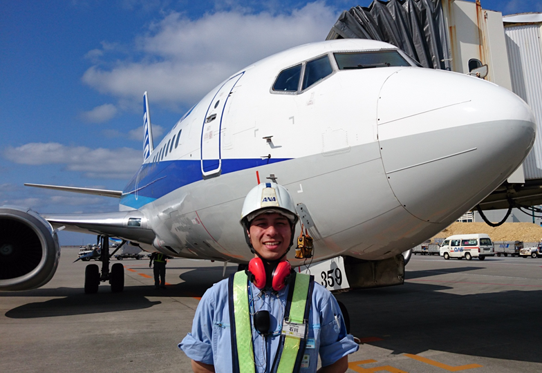 Ana Japan おはようございます 今週は那覇空港 整備士 石川さんの笑顔でスタート Facebook