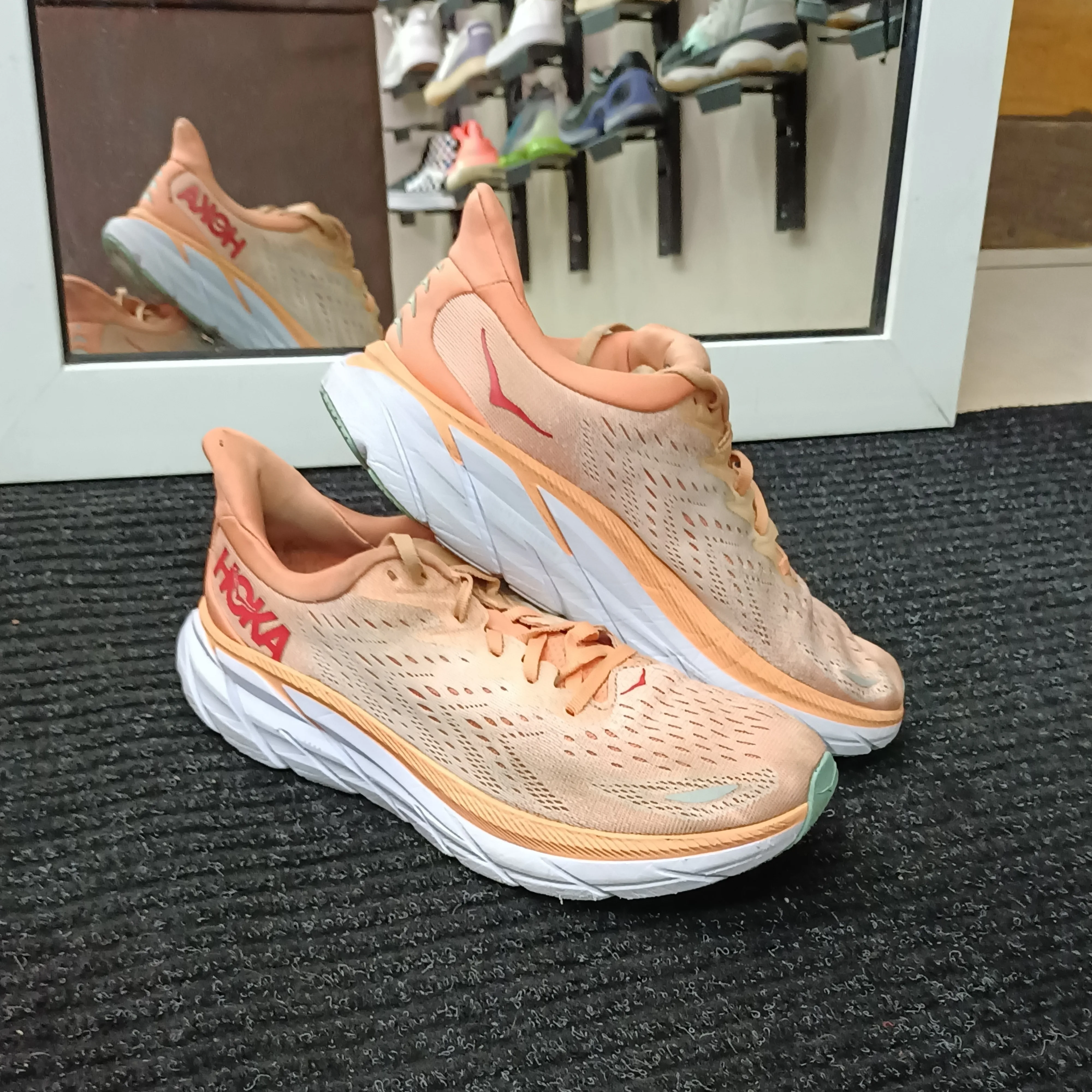 HOKA CLIFTON 8 Talla: 9.5 de dama / 26.5 CM ? 8.5 de caballero 