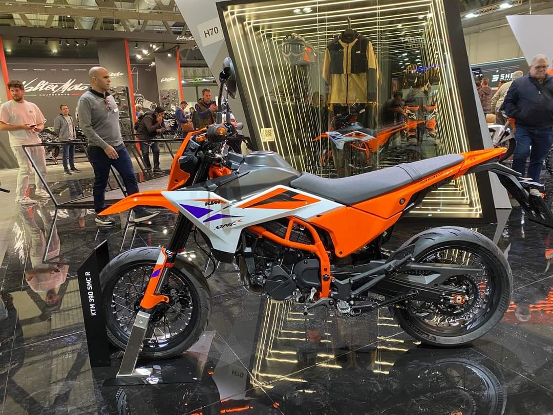 MOMO Motorbike - 