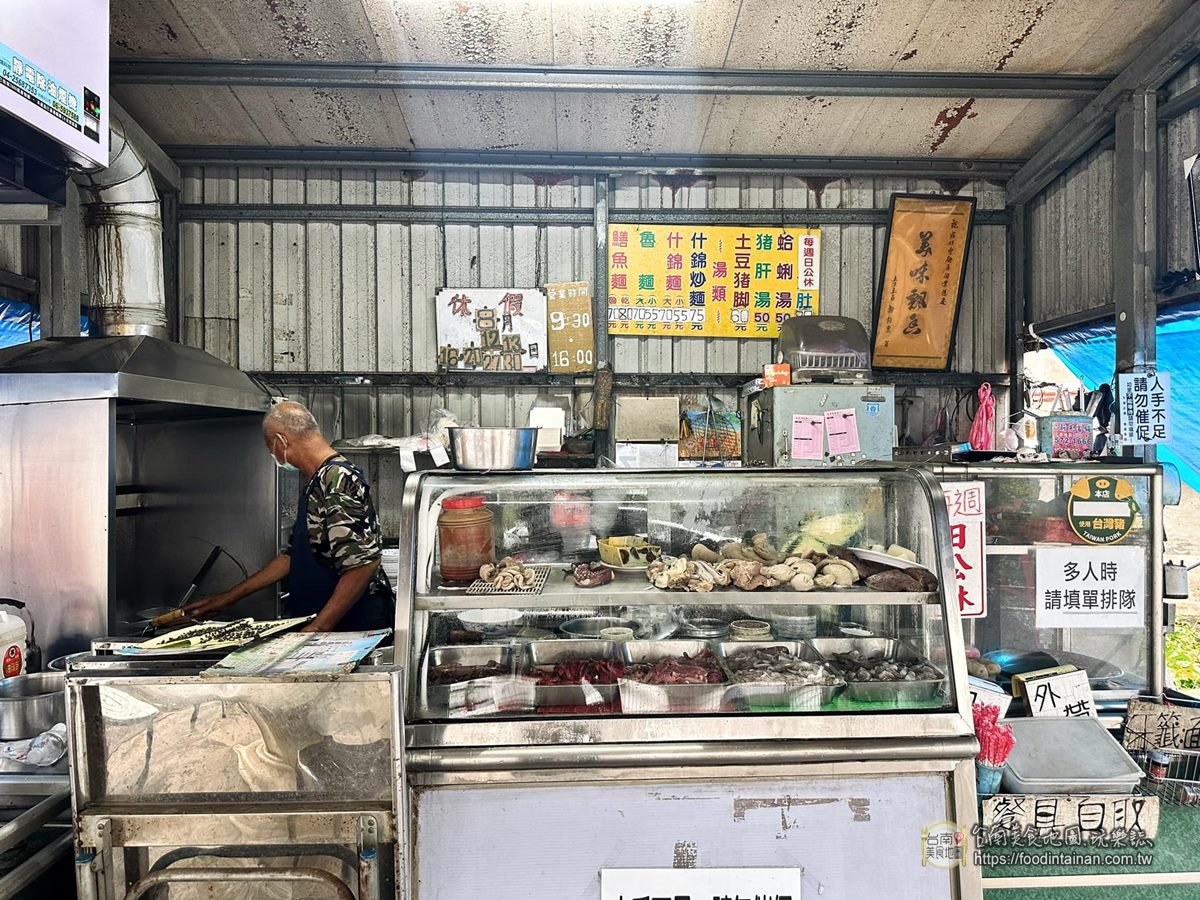 台南美食地圖 - #台南美食 #黑白切 沒有華麗的裝潢或醒目的招牌，只有數十年如一日的黑白切等美食餐點~ | Facebook