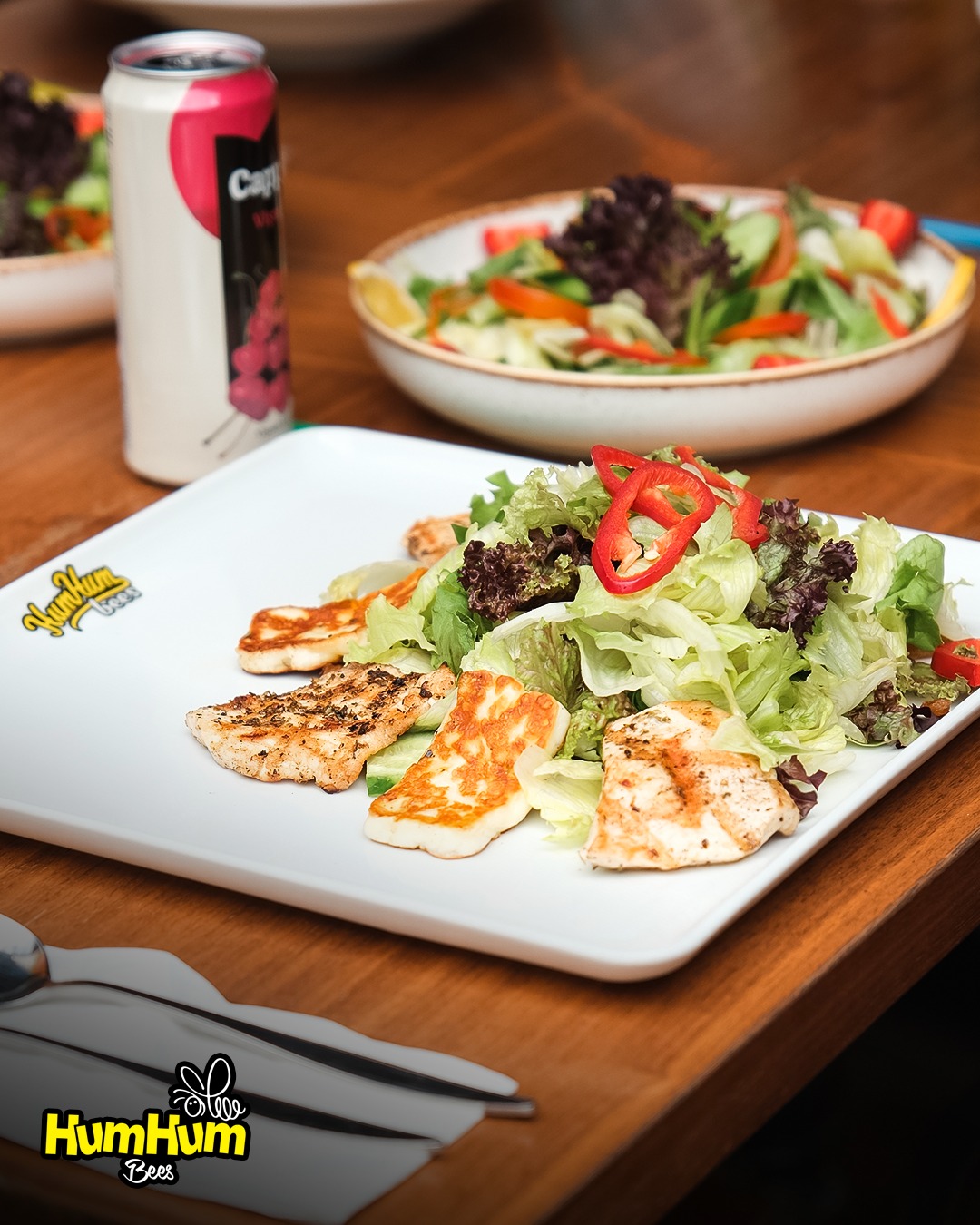 Humhumbees - 🥗 Taptaze yeşillikler, köz tadında hellim peyniri ve ...
