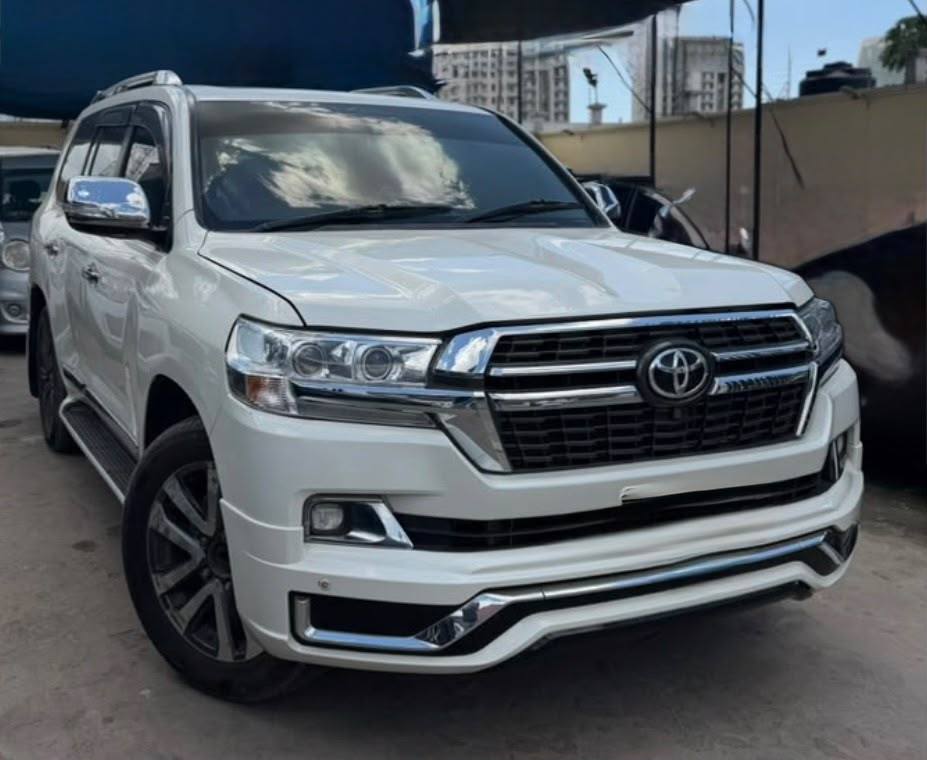 Bei 110m Toyota land cruiser ZX V8 Registration DS fuel Petrol