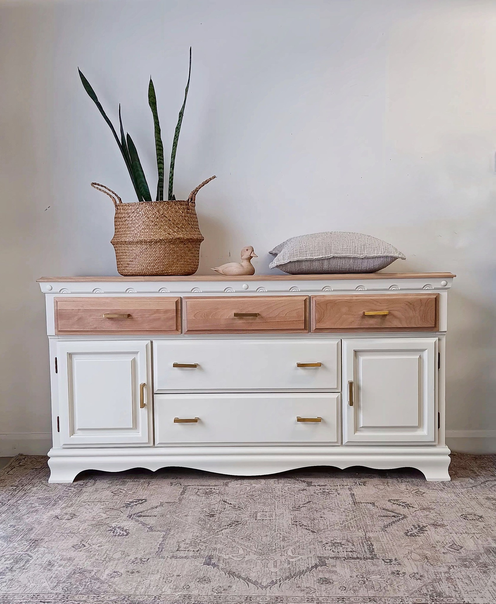 L'armoire - VENDU! Voici pour débuter l'année, une belle commode en ...