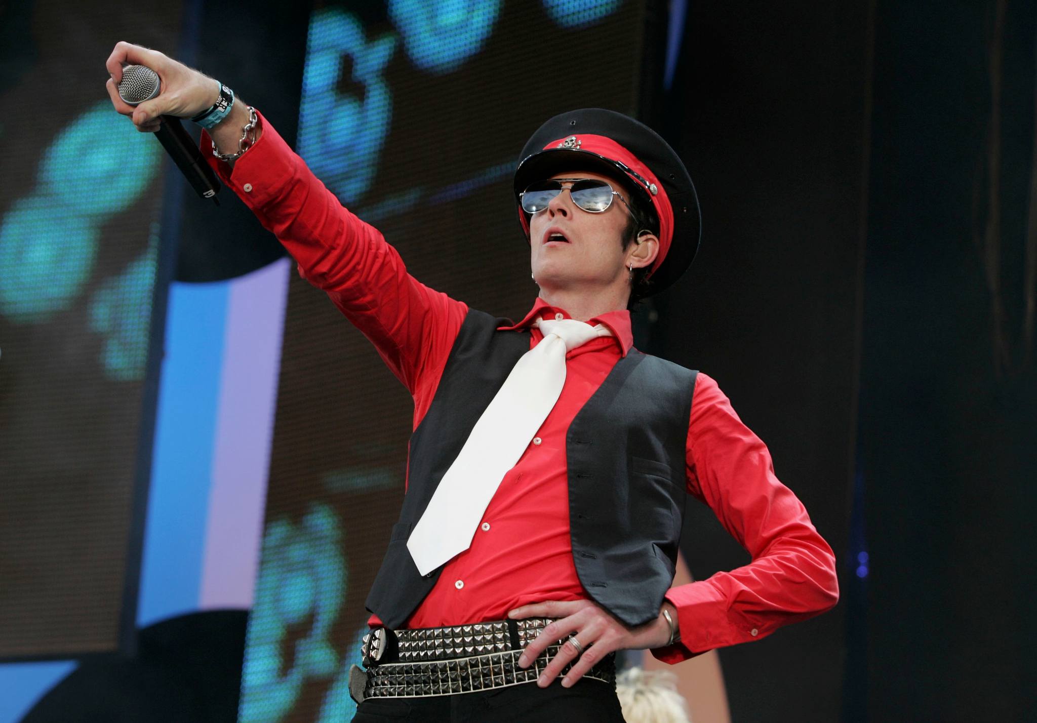Velvet Revolver performs at Live 8 London in 2005