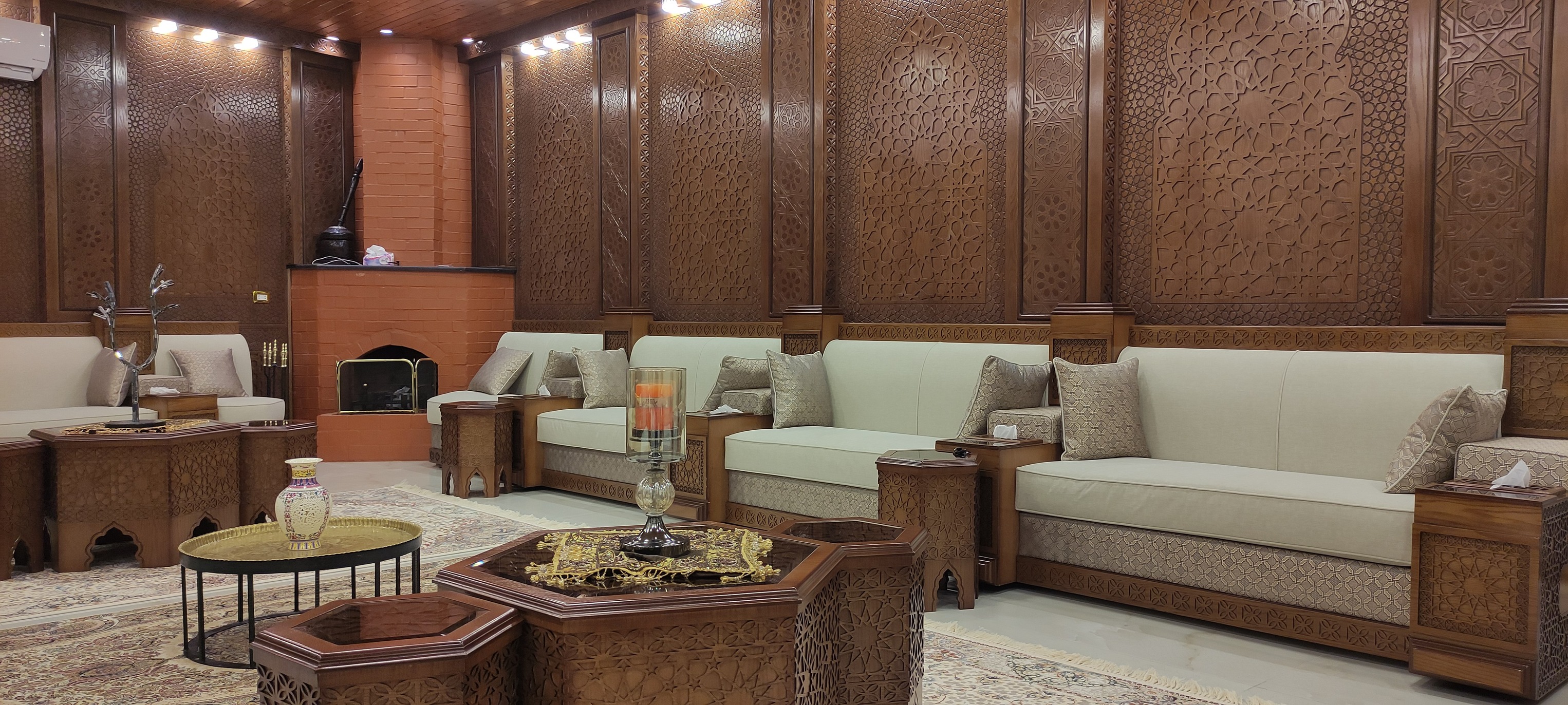 ‎مفروشات الأثير لكافه اعمال التنجيد كنب ديوانيات مجالس عربية‎ added a ...