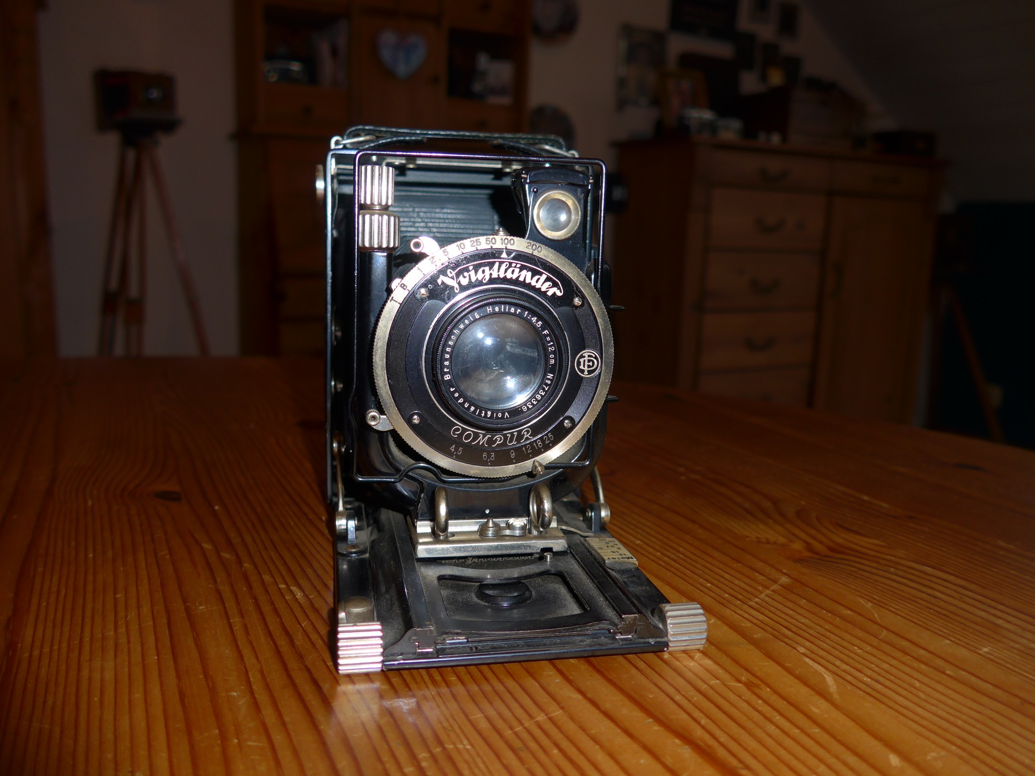 Voigtlander Bergheil camera with Plaubel Tele Makinar lens