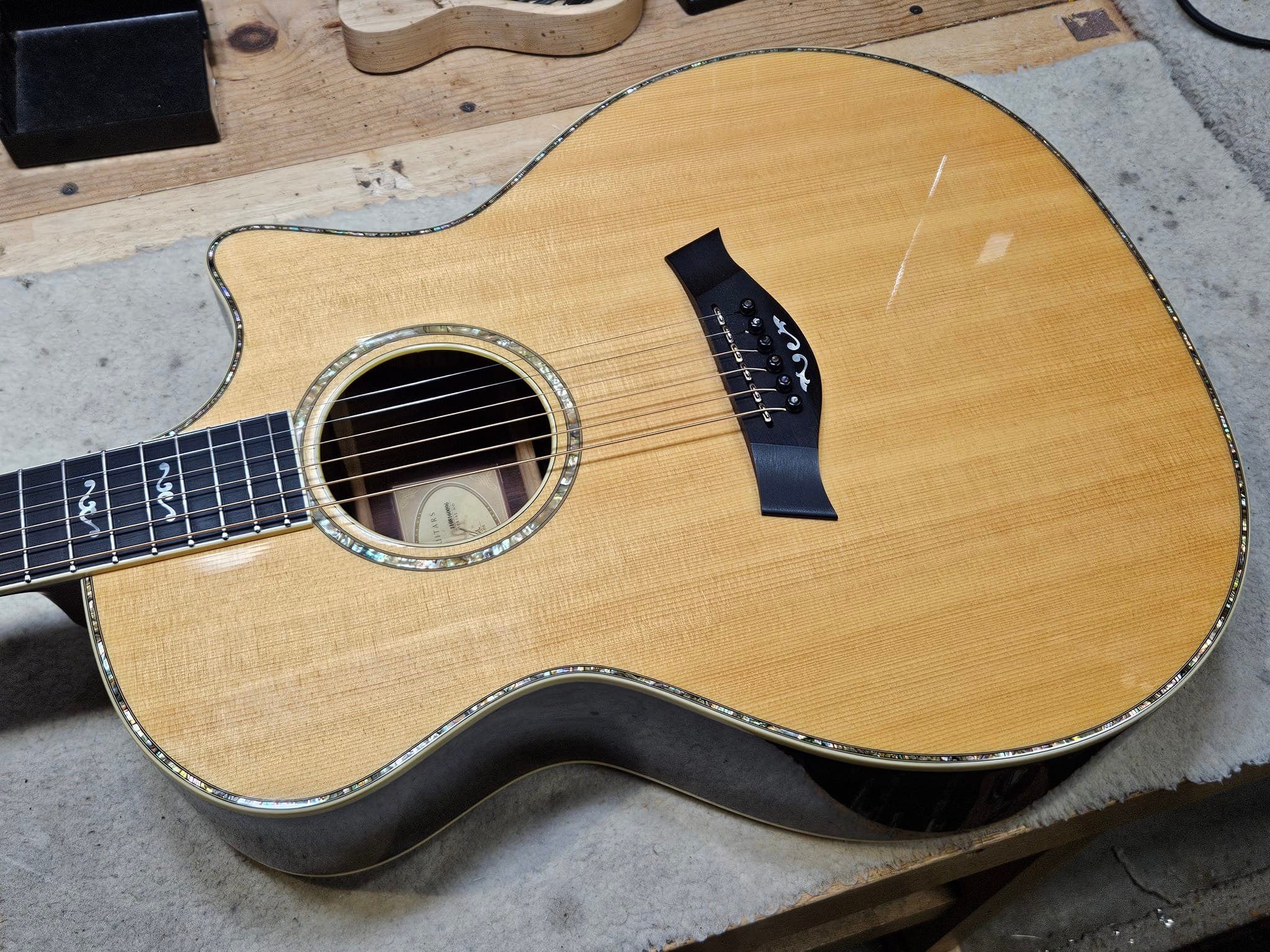 Custom 2012 Taylor 814 with LR Baggs Anthem pickup