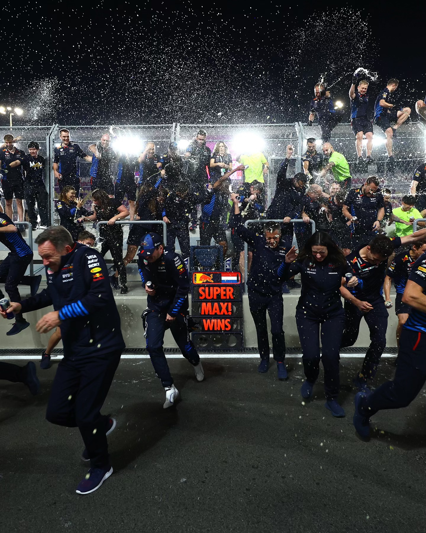 The best way to cool down in Doha... - Oracle Red Bull Racing