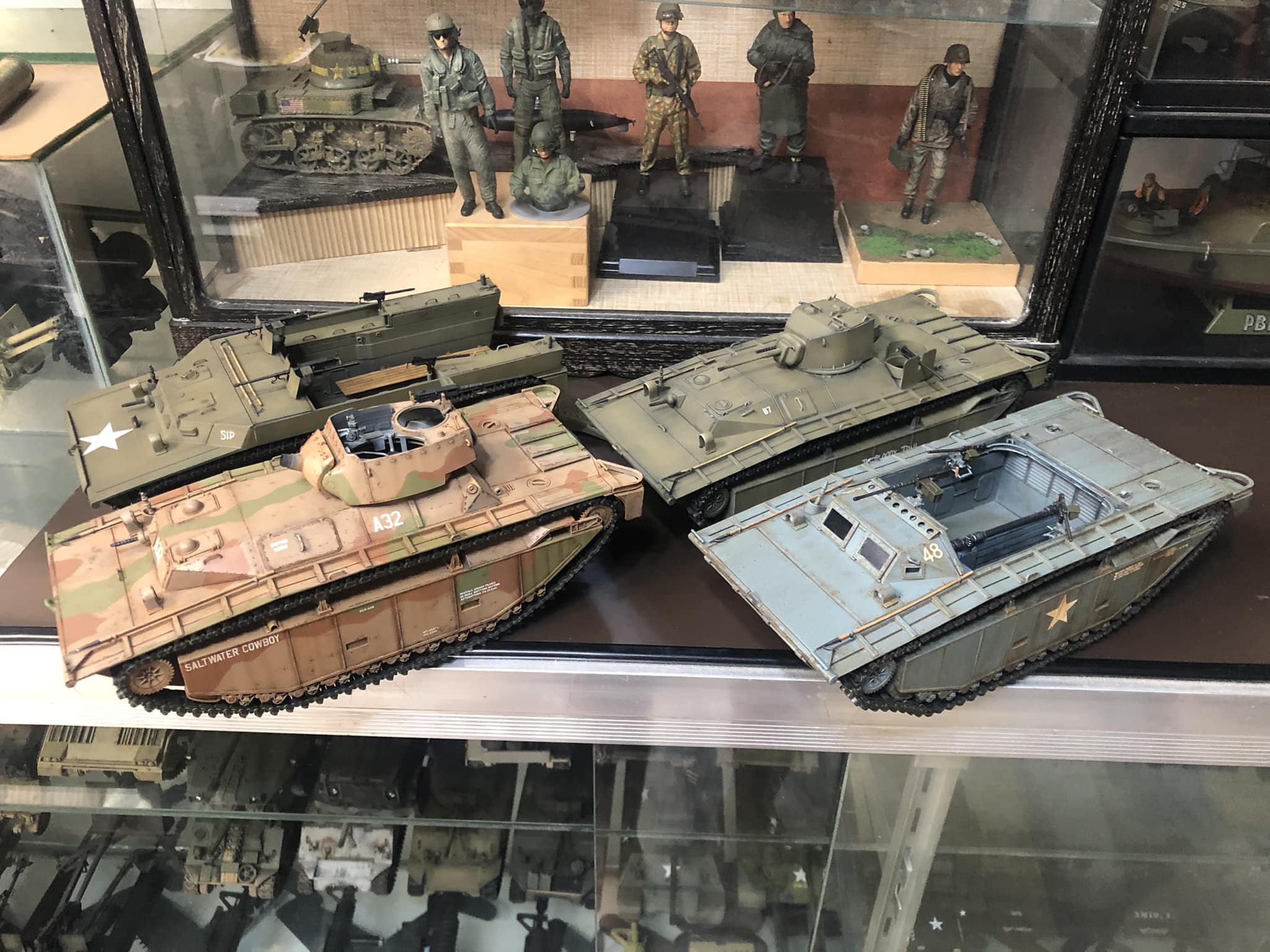 Italeri 1/35 LVT-(A) 1 Alligator model kit