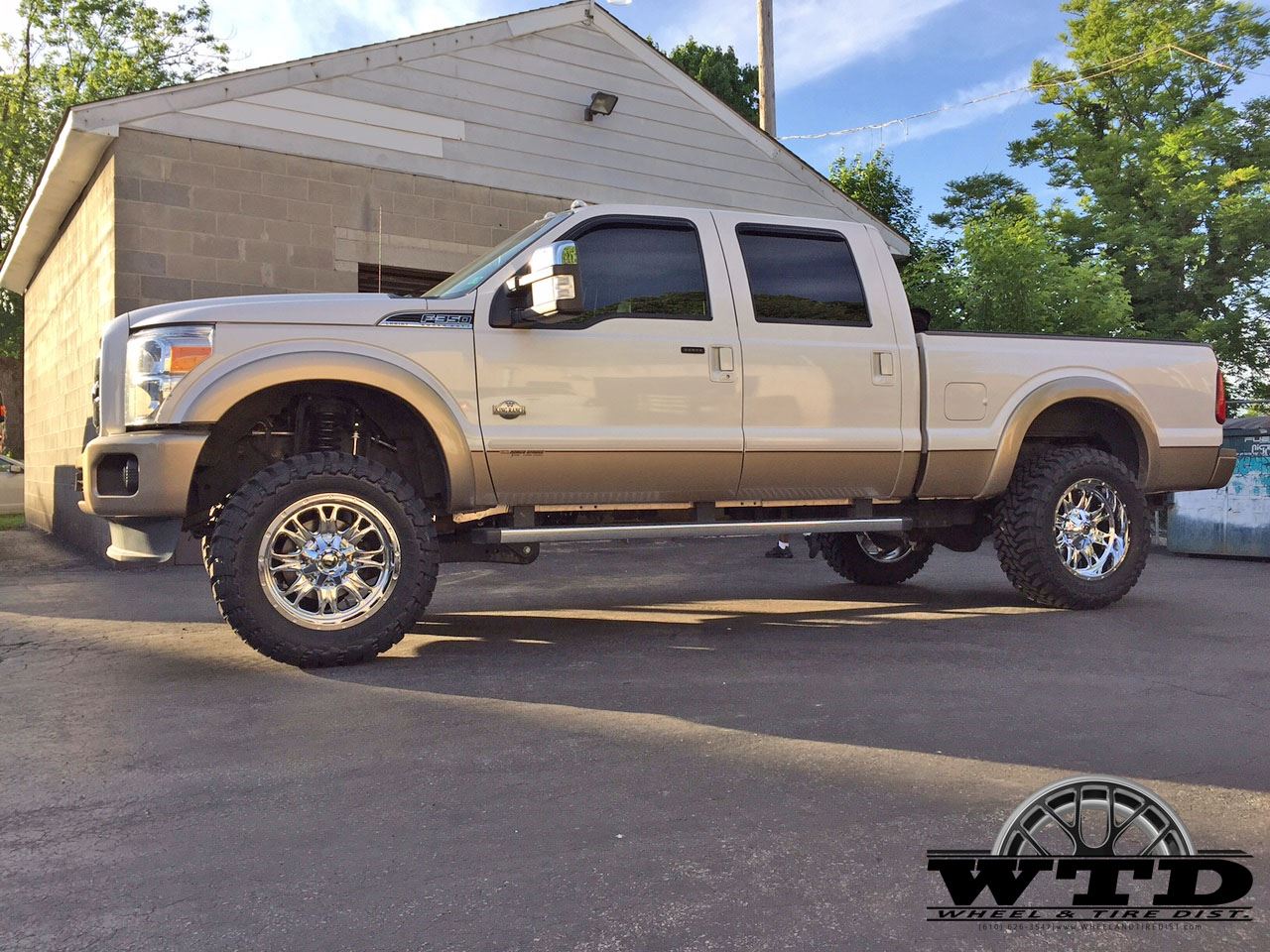 Ford F-350 King Ranch | 20x10 Fuel... - Wheel & Tire Dist. | Facebook