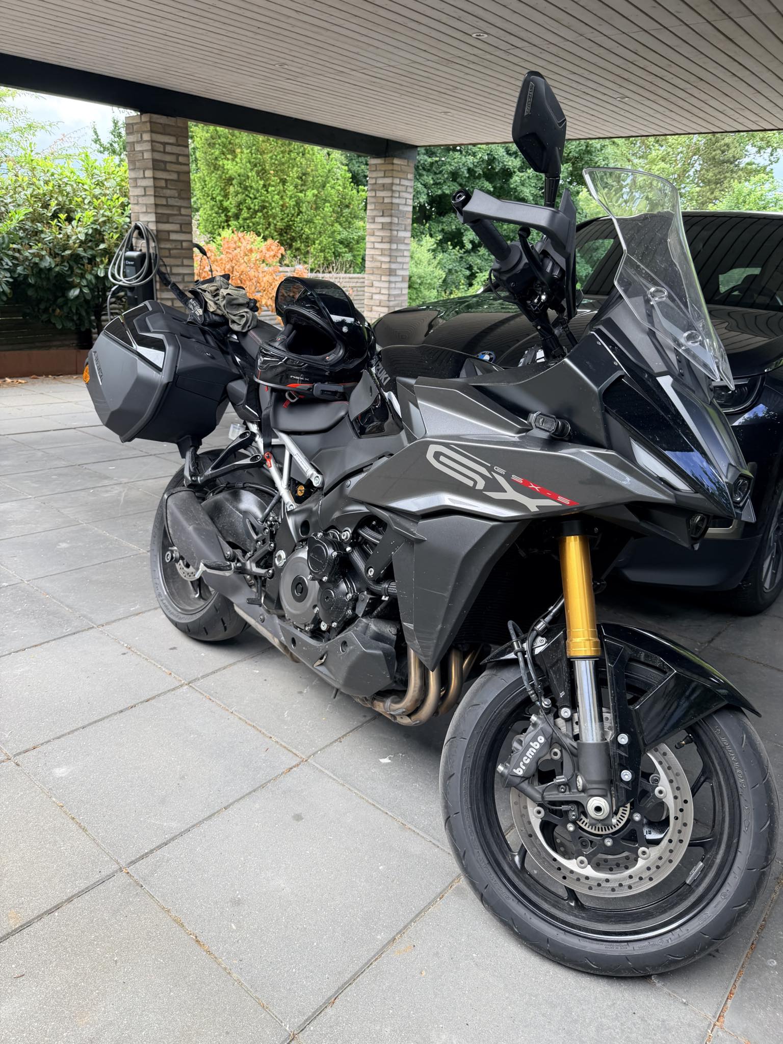 Showing love to bikelife brothers on 07 GSXR 1000